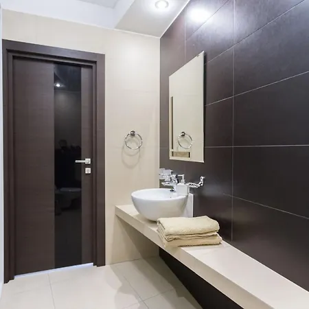 Vip 4-room Jacuzzi Apartament