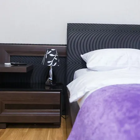 Vip 4-room Jacuzzi Apartament *
