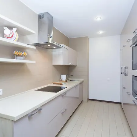 Vip 4-room Jacuzzi Apartament