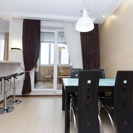 Vip 4-room Jacuzzi Apartament *
